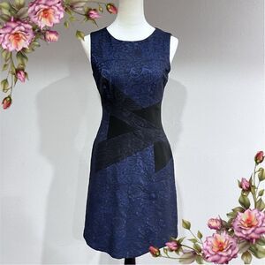 Scoop neck sleeveless cocktail dress
